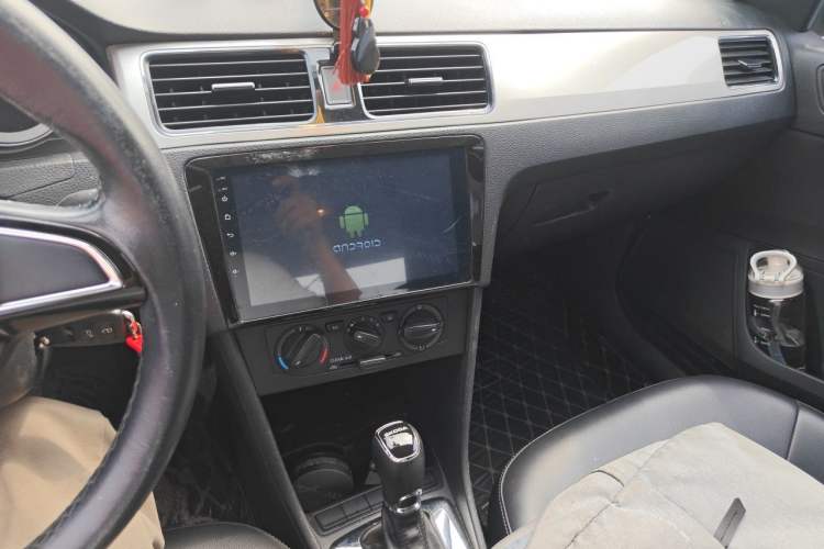 Used Skoda Rapid 2018 1.6L Automatic Comfort Edition Audio And AC Panel
