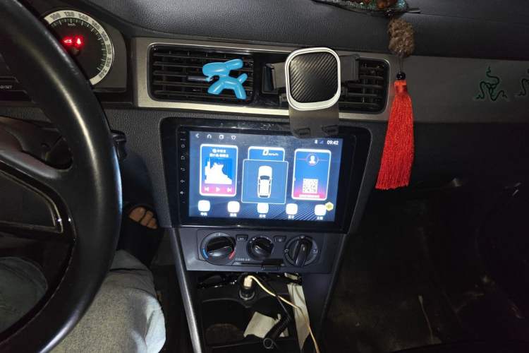 Used Skoda Rapid 2018 1.6L Manual Comfort Edition Audio And AC Panel