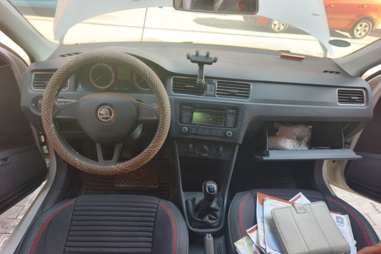 Used Skoda Rapid 2018 1.4L Manual Standard Edition Center Console