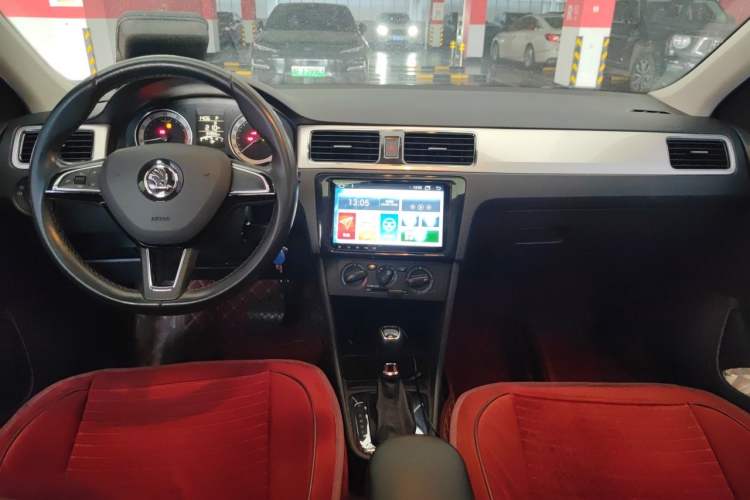 Used Skoda Rapid 2018 1.6L Automatic Comfort Edition Center Console