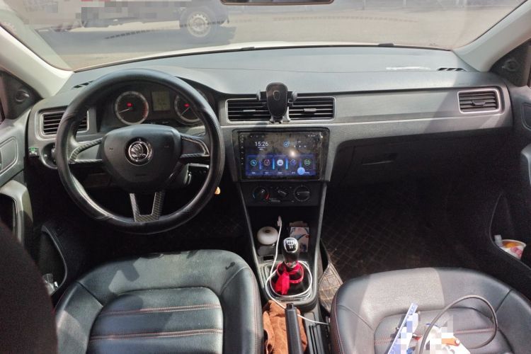 Used Skoda Rapid 2018 1.6L Manual Standard Edition Center Console