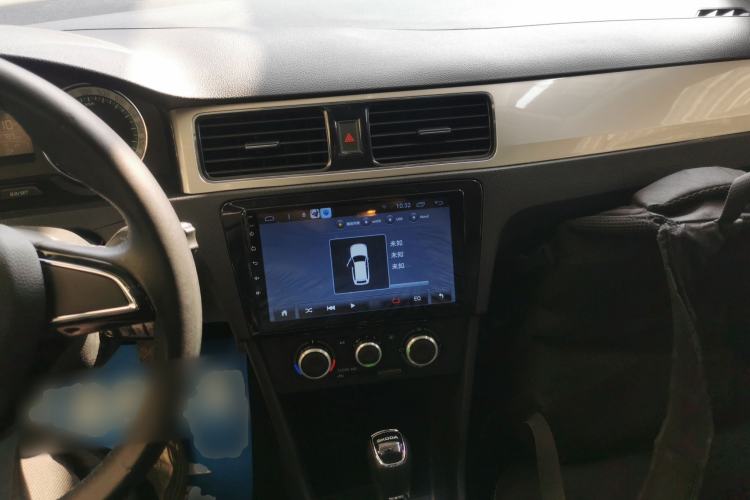 Used Skoda Rapid 2018 1.6L Automatic Comfort Edition Center Console