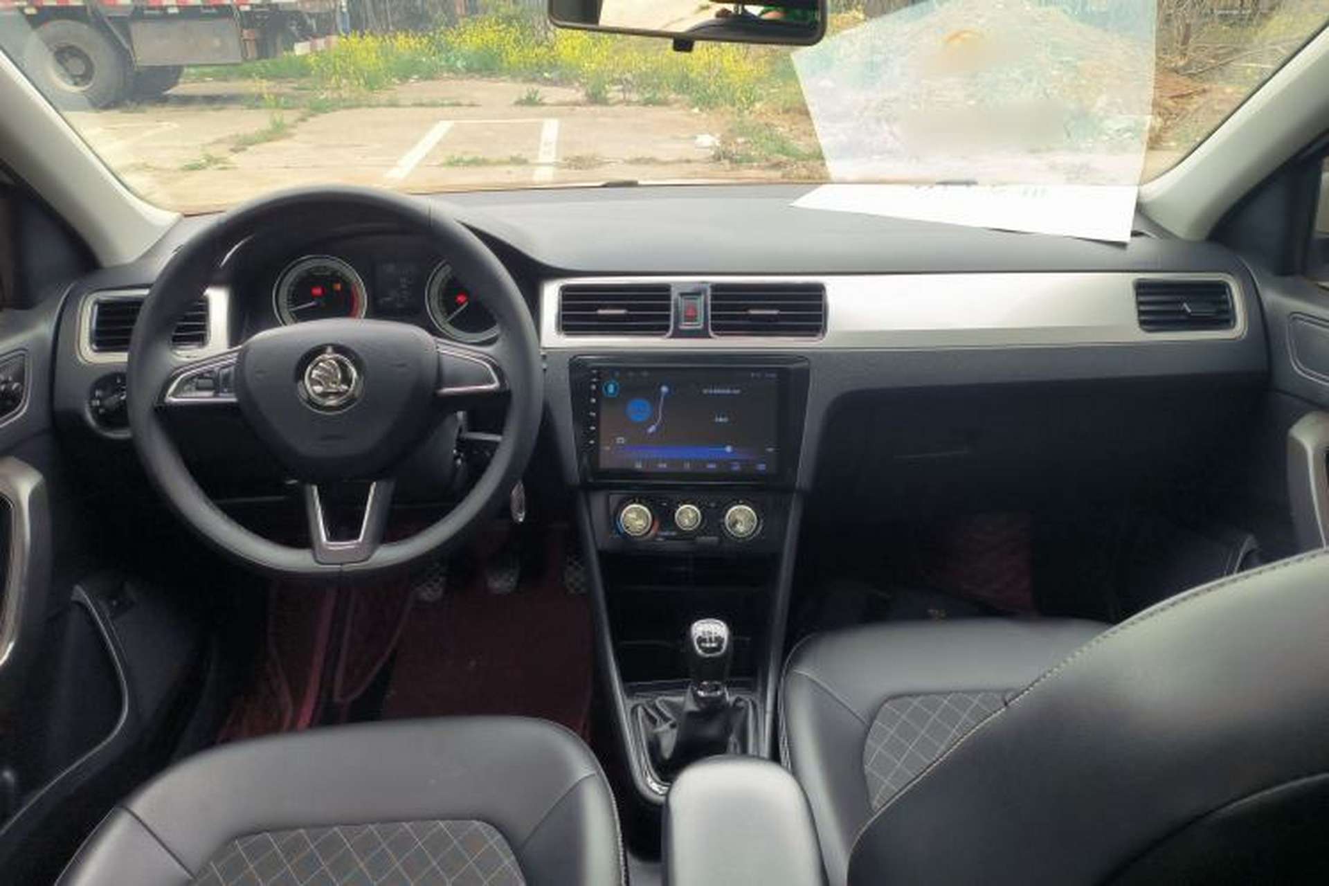 Used Skoda Rapid 2018 1.6L Manual Comfort Edition Center Console