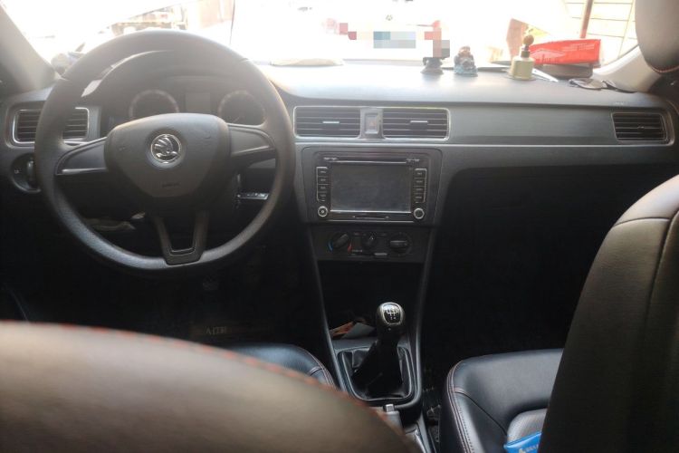 Used Skoda Rapid 2018 1.4L Manual Standard Edition Center Console