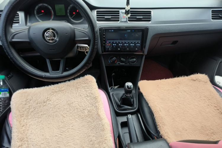 Used Skoda Rapid 2018 1.4L Manual Standard Edition Center Console