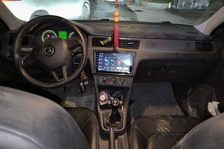 Used Skoda Rapid 2018 1.4L Manual Standard Edition Center Console