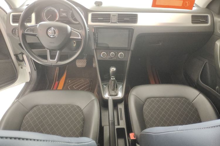 Used Skoda Rapid 2018 1.6L Automatic Comfort Edition Center Console
