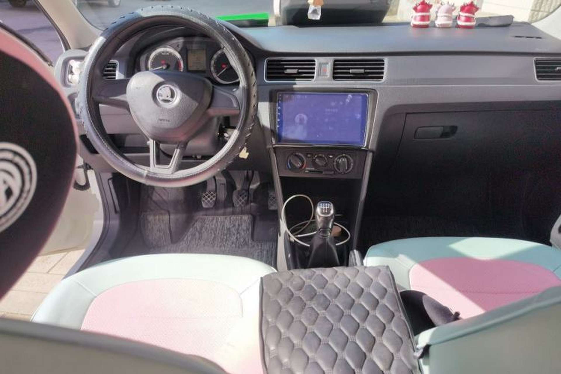 Used Skoda Rapid 2018 1.6L Manual Standard Edition Center Console