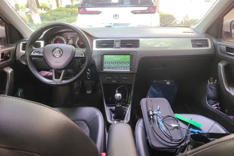 Used Skoda Rapid 2018 1.6L Manual Comfort Edition Center Console