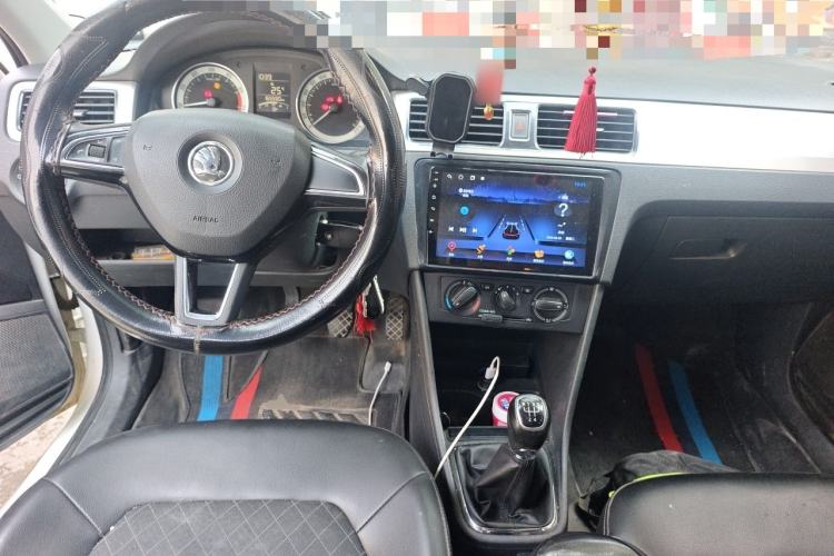 Used Skoda Rapid 2018 1.6L Manual Comfort Edition Center Console