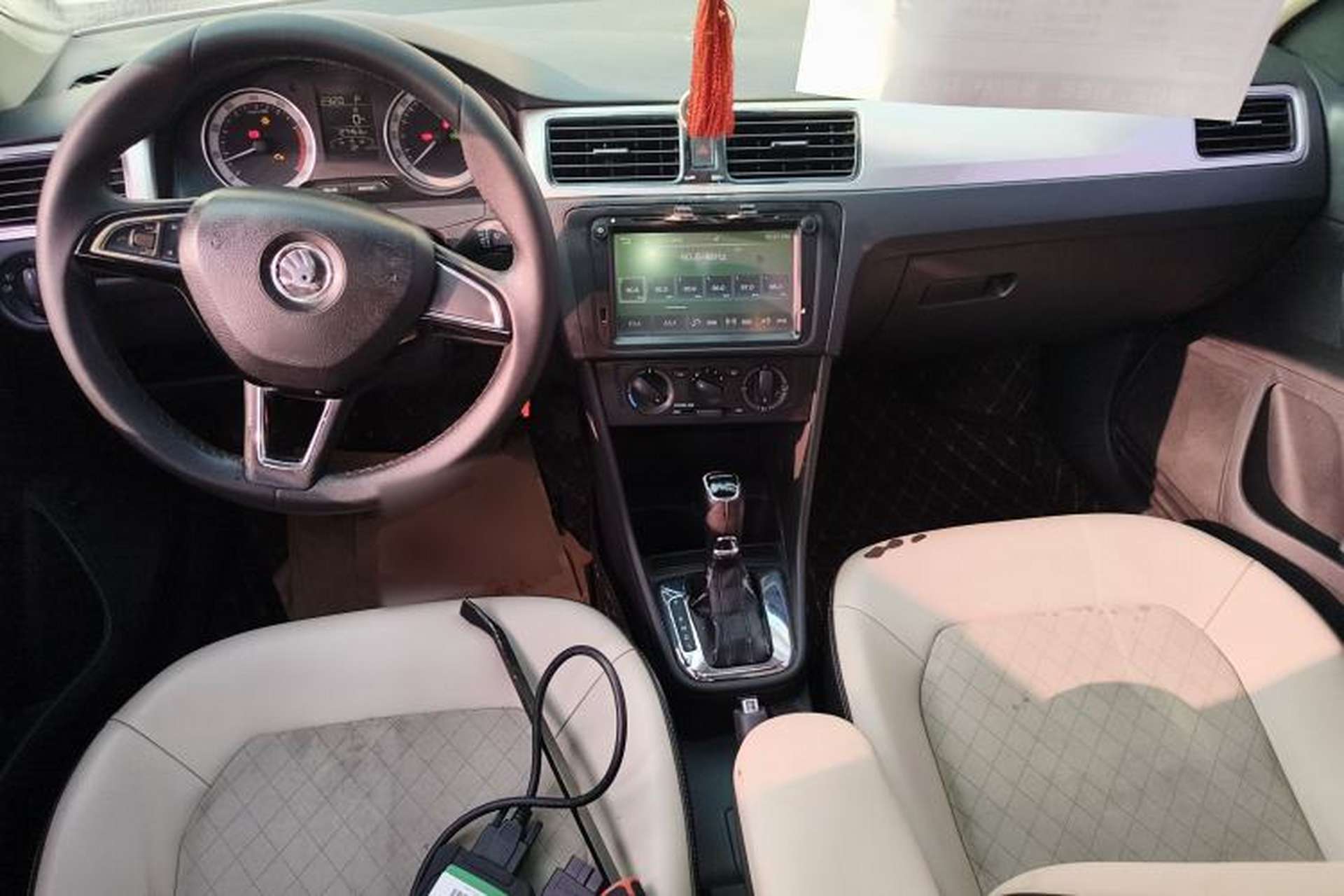 Used Skoda Rapid 2018 1.6L Automatic Comfort Edition Center Console