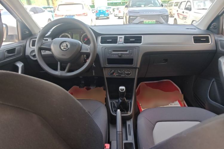 Used Skoda Rapid 2018 1.4L Manual Standard Edition Center Console
