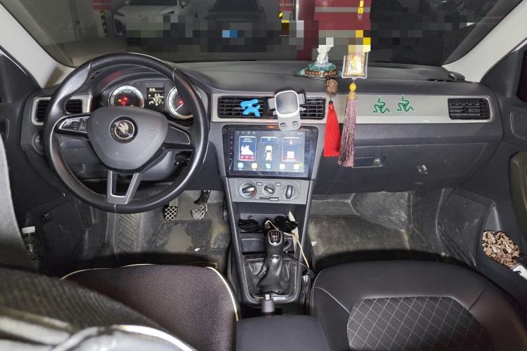 Used Skoda Rapid 2018 1.6L Manual Comfort Edition Center Console