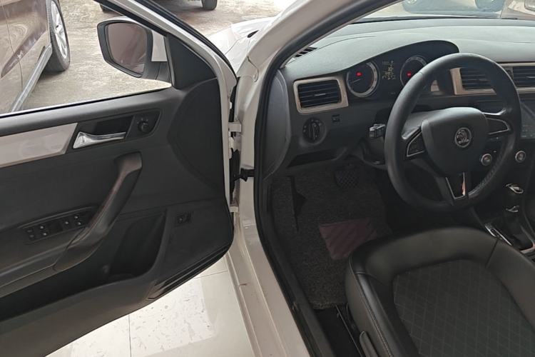 Used Skoda Rapid 2018 1.6L Automatic Comfort Edition Driver Seat