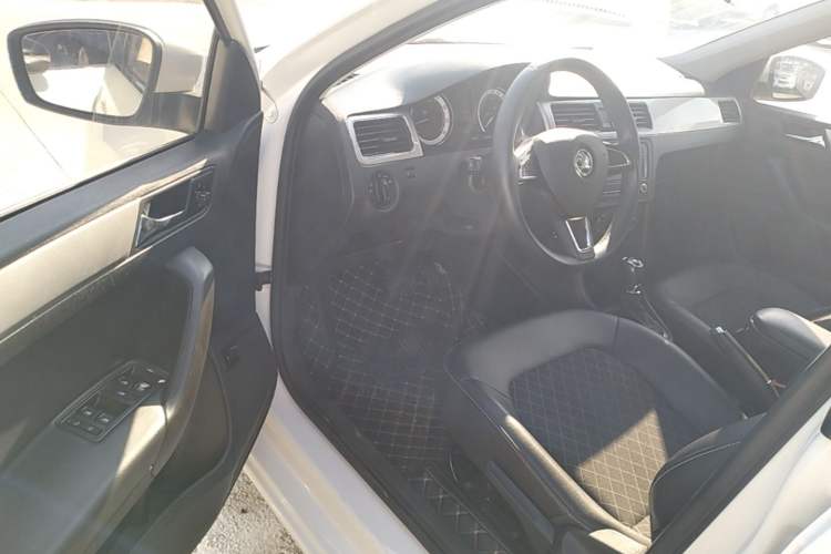 Used Skoda Rapid 2018 1.6L Automatic Comfort Edition Driver Seat