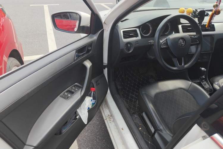 Used Skoda Rapid 2018 1.6L Automatic Comfort Edition Driver Seat