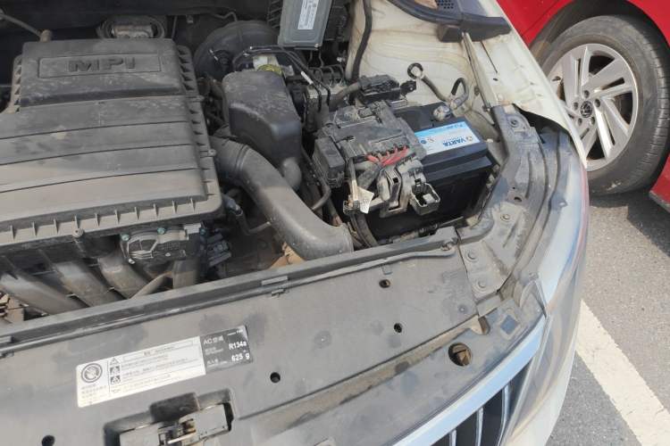 Used Skoda Rapid 2018 1.6L Automatic Comfort Edition Engine Bay Left