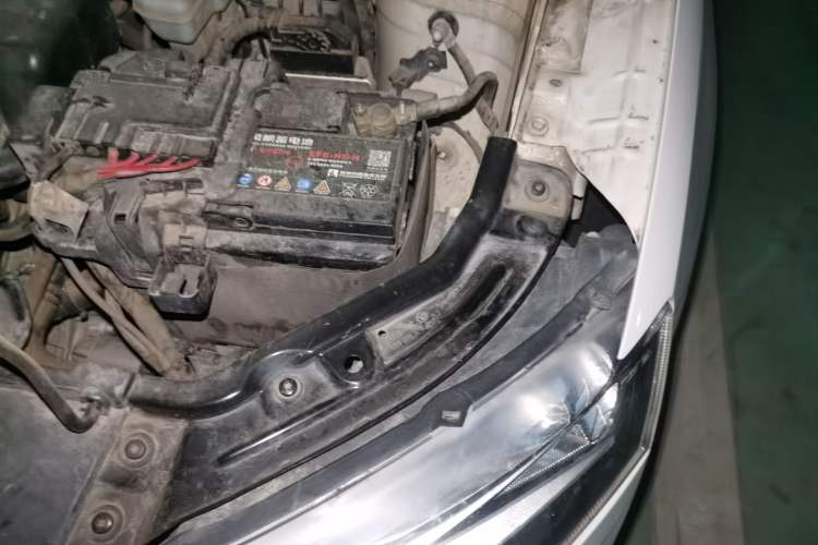Used Skoda Rapid 2018 1.6L Automatic Comfort Edition Engine Bay Left