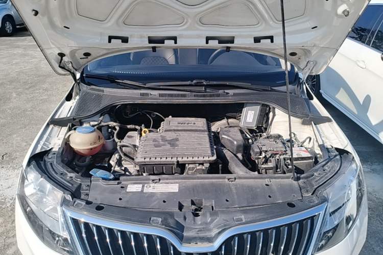 Used Skoda Rapid 2018 1.6L Automatic Comfort Edition Engine Bay