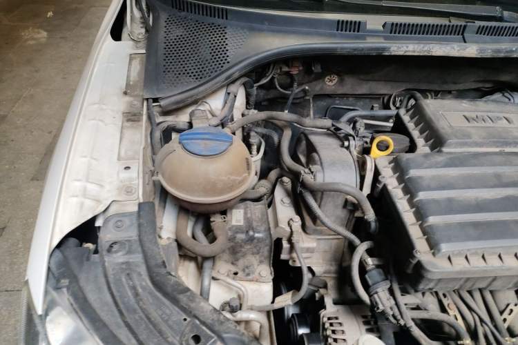 Used Skoda Rapid 2018 1.6L Automatic Comfort Edition Engine Bay Right