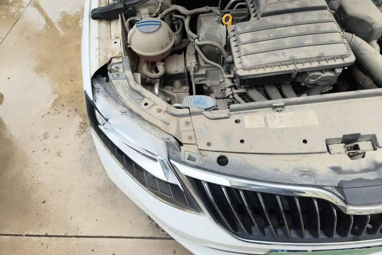 Used Skoda Rapid 2018 1.4L Manual Standard Edition Engine Bay Right