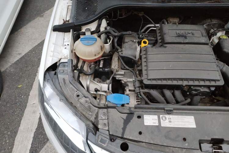 Used Skoda Rapid 2018 1.6L Manual Comfort Edition Engine Bay Right