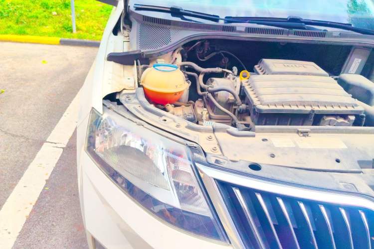Used Skoda Rapid 2018 1.6L Automatic Comfort Edition Engine Bay Right