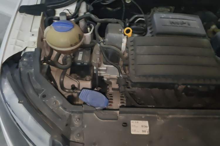 Used Skoda Rapid 2018 1.6L Manual Comfort Edition Engine Bay Right