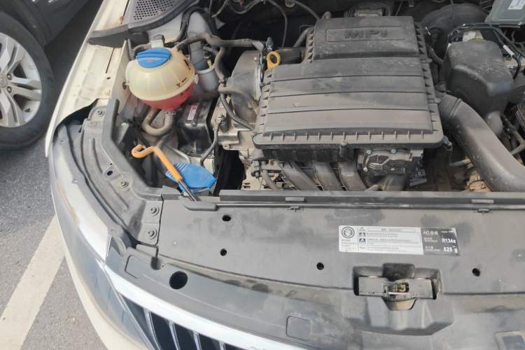 Used Skoda Rapid 2018 1.6L Automatic Comfort Edition Engine Bay Right