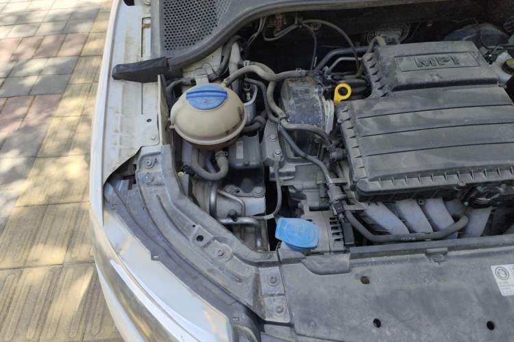 Used Skoda Rapid 2018 1.6L Automatic Comfort Edition Engine Bay Right