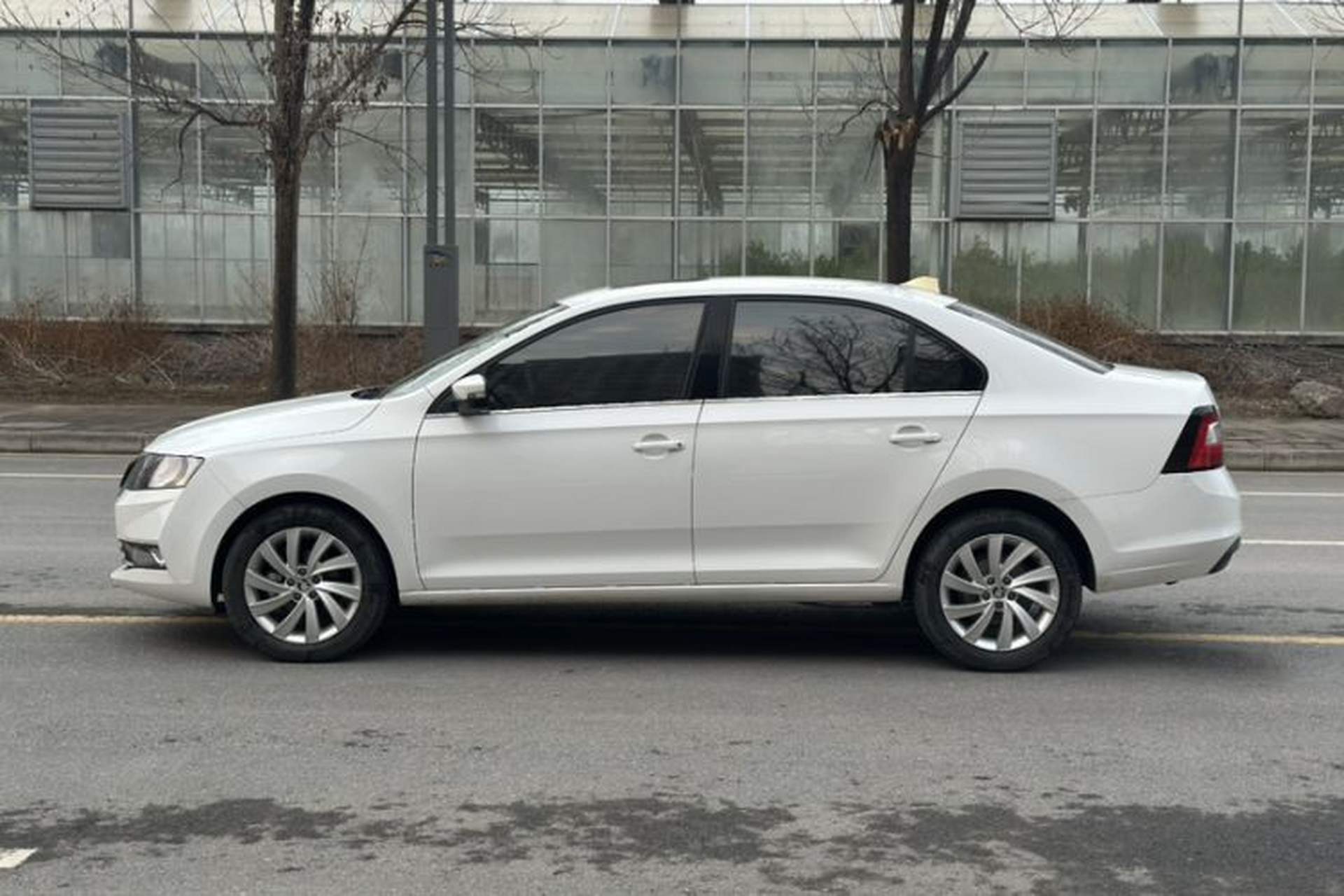 Used Skoda Rapid 2018 1.6L Manual Comfort Edition Exterior 2