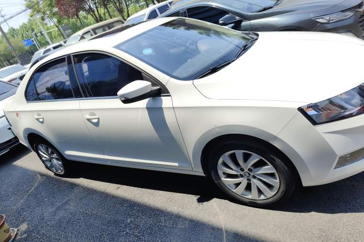Used Skoda Rapid 2018 1.6L Manual Comfort Edition Exterior 2