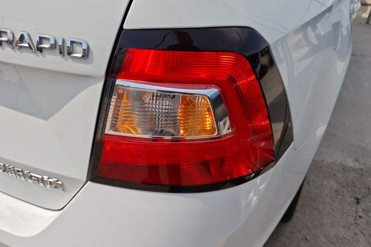 Used Skoda Rapid 2018 1.6L Automatic Comfort Edition Exterior 3