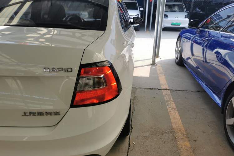 Used Skoda Rapid 2018 1.6L Automatic Comfort Edition Exterior 3