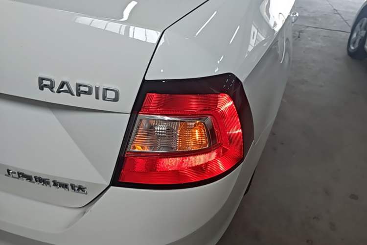 Used Skoda Rapid 2018 1.6L Automatic Comfort Edition Exterior 3