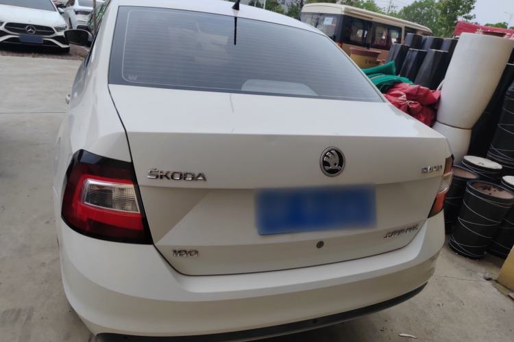 Used Skoda Rapid 2018 1.6L Automatic Comfort Edition Exterior 4