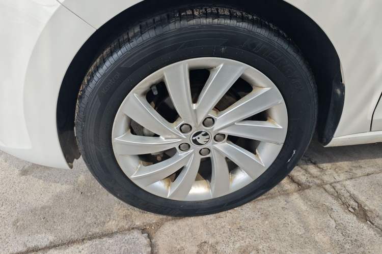 Used Skoda Rapid 2018 1.6L Automatic Comfort Edition Exterior 4