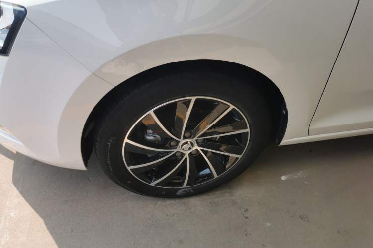 Used Skoda Rapid 2018 1.6L Automatic Comfort Edition Exterior 4
