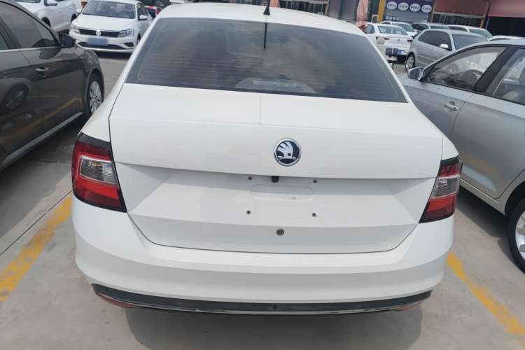 Used Skoda Rapid 2018 1.6L Manual Comfort Edition Exterior 4