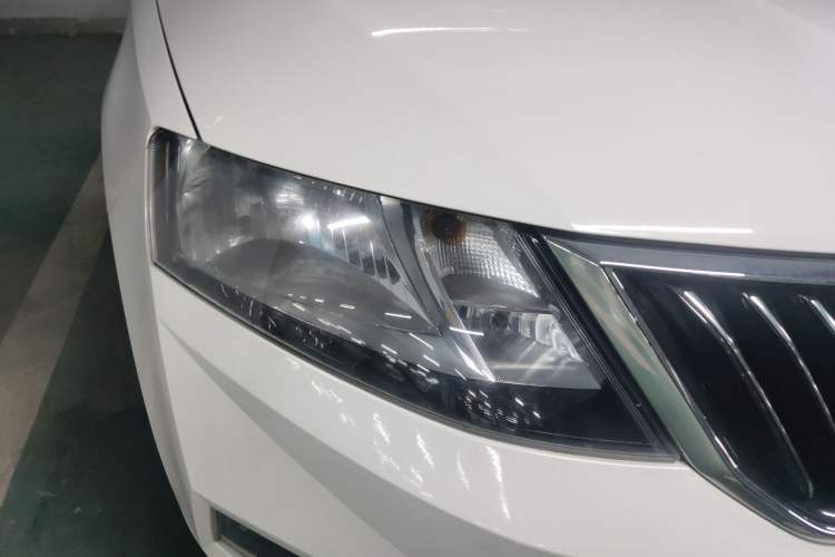 Used Skoda Rapid 2018 1.6L Automatic Comfort Edition Exterior 4