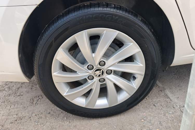 Used Skoda Rapid 2018 1.6L Automatic Comfort Edition Exterior 5