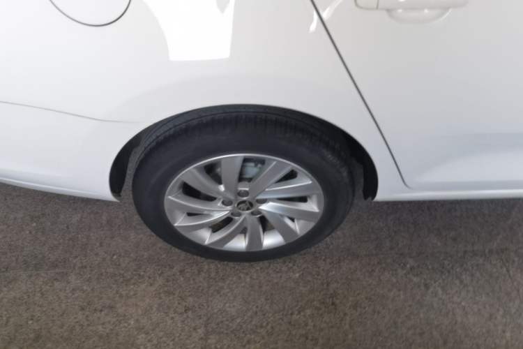 Used Skoda Rapid 2018 1.6L Automatic Comfort Edition Exterior 5