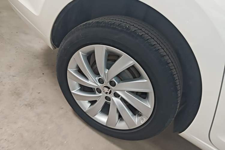 Used Skoda Rapid 2018 1.6L Automatic Comfort Edition Exterior 5