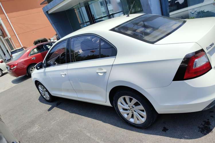 Used Skoda Rapid 2018 1.6L Manual Comfort Edition Exterior 5