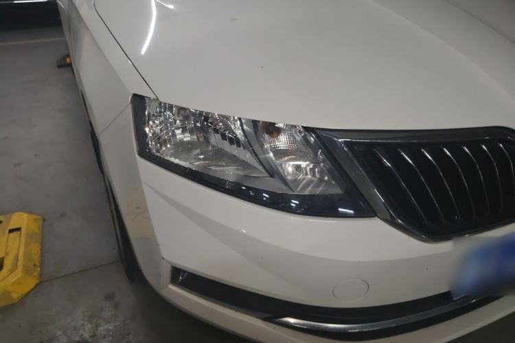 Used Skoda Rapid 2018 1.6L Manual Comfort Edition Exterior 6