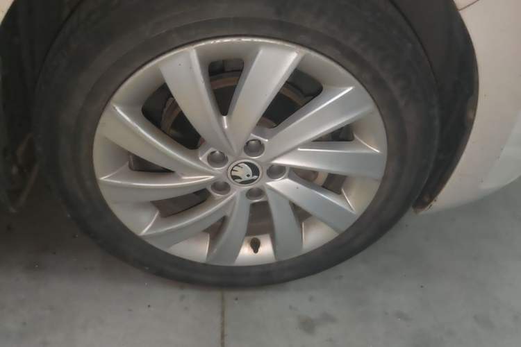 Used Skoda Rapid 2018 1.6L Manual Comfort Edition Exterior 7