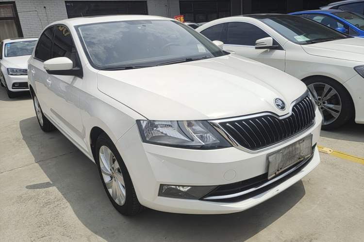 Used Skoda Rapid 2018 1.6L Automatic Comfort Edition Front Right 45 Deg