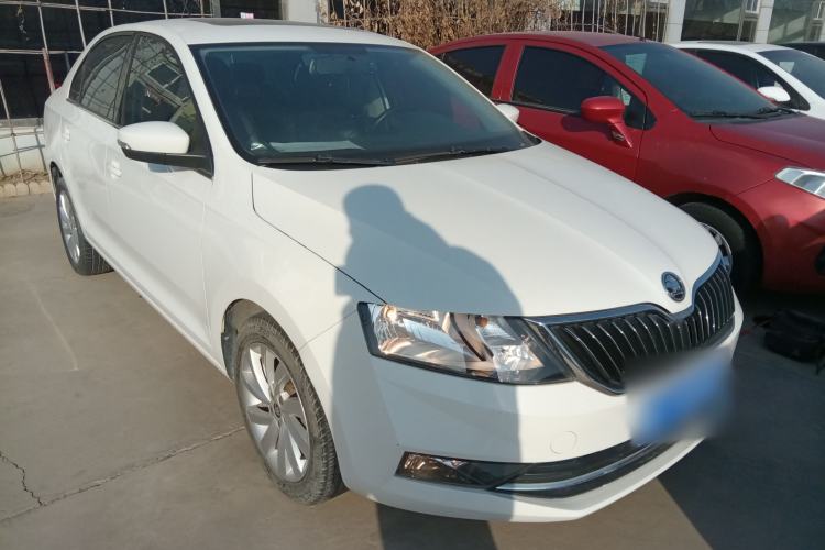 Used Skoda Rapid 2018 1.6L Automatic Comfort Edition Front Right 45 Deg