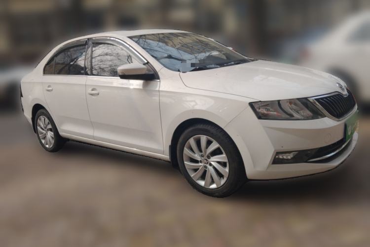 Used Skoda Rapid 2018 1.6L Automatic Comfort Edition Front Right 45 Deg