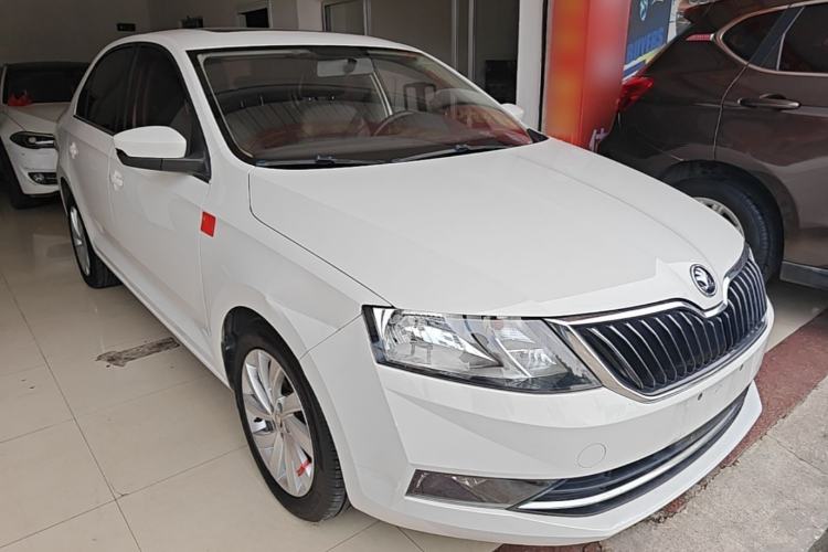 Used Skoda Rapid 2018 1.6L Automatic Comfort Edition Front Right 45 Deg
